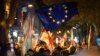 Демонстранты с флагами Грузии и ЕС на митинге против предполагаемых нарушений на парламентских выборах, Тбилиси, 4 ноября 2024 года