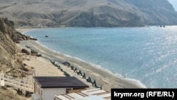 Пляж Меганом у бухті Капсел. Крим, березень 2025 року
