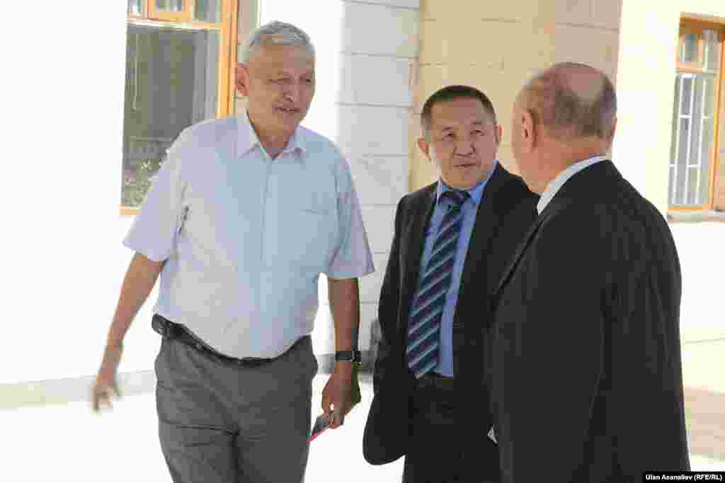 Директор бишкекского бюро &quot;Азаттык&quot; Султан Жумагулов и экс-спикер Жогорку Кенеша Медеткан Шеримкулов