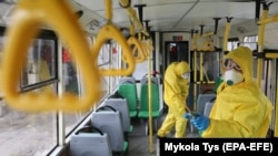 Дезінфекція громадського транспорту в депо Львова, ілюсттративне фото, 3 березня 2020 року