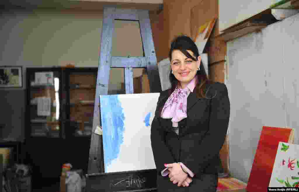 Ideja je potekla od profesorke likovne kulture Mirjane Vuksanović, koja za RSE kaže da je projekat osmislila pre godinu dana, mesecima pre nego što su sporni grafiti sa pozivima na nasilje osvanuli na zidovima škole. Deca su crtala prvo na papiru, da bi se ti crteži kasnije preneli na zid škole.