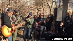 Уличный концерт Гребенщикова в Нью-Йорке