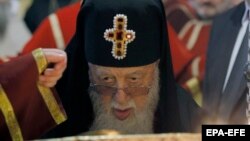 На праздничной службе в тбилисской церкви Кашвети Илия Второй зачитал пастве свое постановление о назначении местоблюстителя