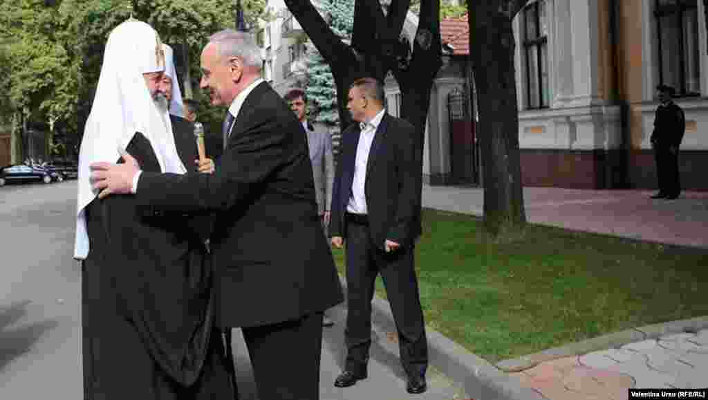 Întîmpinat de președintele Nicolae Timofti...