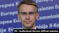 Portparol EU Peter Stano je naveo da je dijalog jedina platforma gde se može raspravljati o idejama i predlozima o Zajednici.