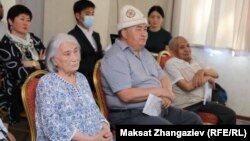 Роза Айтматова жана Тынчтыкбек Чоротегин.