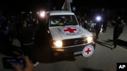 Червоний Хрест доставляє звільнених ізраїльських заручників із Смуги Гази до Єгипту, 29 листопада 2023 року