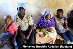 Etióp menekültek a szudáni Fashala menekülttáborban 2020. november 24-én.