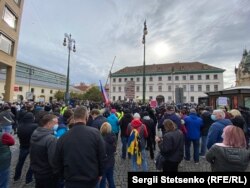 Karantén-elleni tüntetés Prágában 2020. október 28-án.