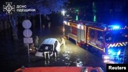 Уночі 1 жовтня міський голова Одеси писав, що за сім годин 30 вересня в місті випала майже двомісячна норма опадів