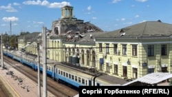 Наслідки російського обстрілу Лозової на Харківщині. Пошкоджена будівля залізничної станції. 5 серпня 2025 року