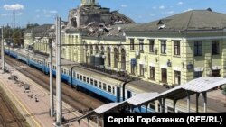Харьковдогу Лозовая темир жол бекети Орусиянын аткылоосунан кийин. Август, 2025-жыл 