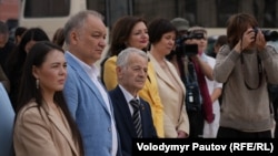 Національний лідер кримськотатарського народу Мустафа Джемілєв (у центрі)