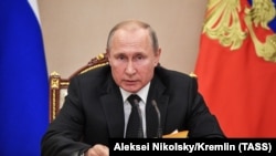 При цьому, як заявили в Кремлі, Росія не буде втягнутою у «витратну, руйнівну для її економіки гонку озброєнь»