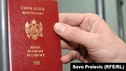 Niti jedan član državne i lokalne administracije do sada nije priznao da posjeduje dvojno državljanstvo