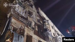 Пошкоджений житловий будинок після атаки російського безпілотника у Харкові, Україна, 2 березня 2025 року