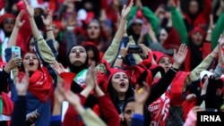 از معدود موارد حضور زنان ایرانی در ورزشگاه‌ها در جریان مسابقات فوتبال باشگاهی آسیا